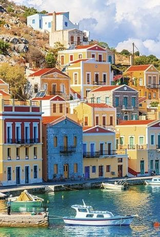 Kleurrijke haven van Symi tijdens eilandhoppen vanuit Kos