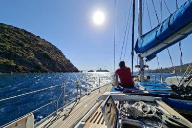 Ontspannen zeilen bij zonnig weer en stabiele wind rond Kos